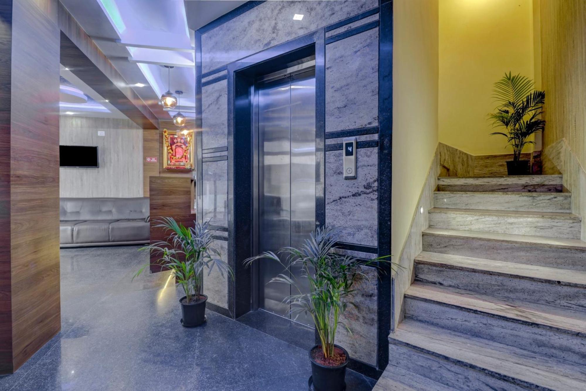 Hotel Collection O Karthika Residency Bangalore Exterior foto